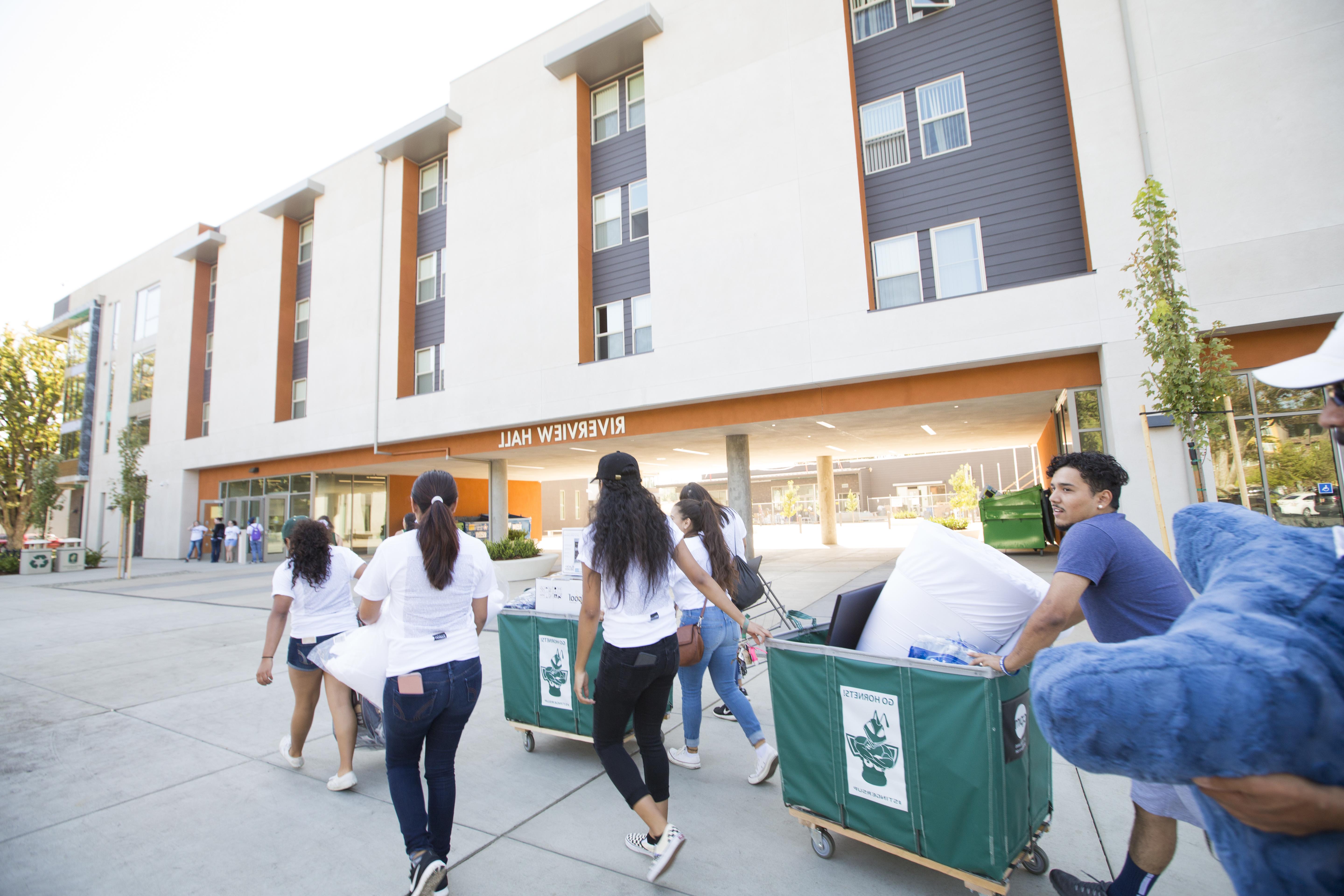 Photo: students moving into dorms